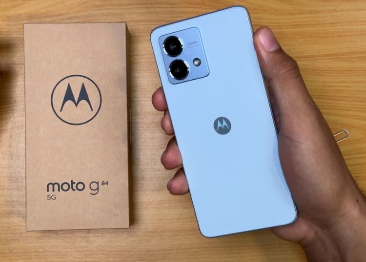 Moto G84